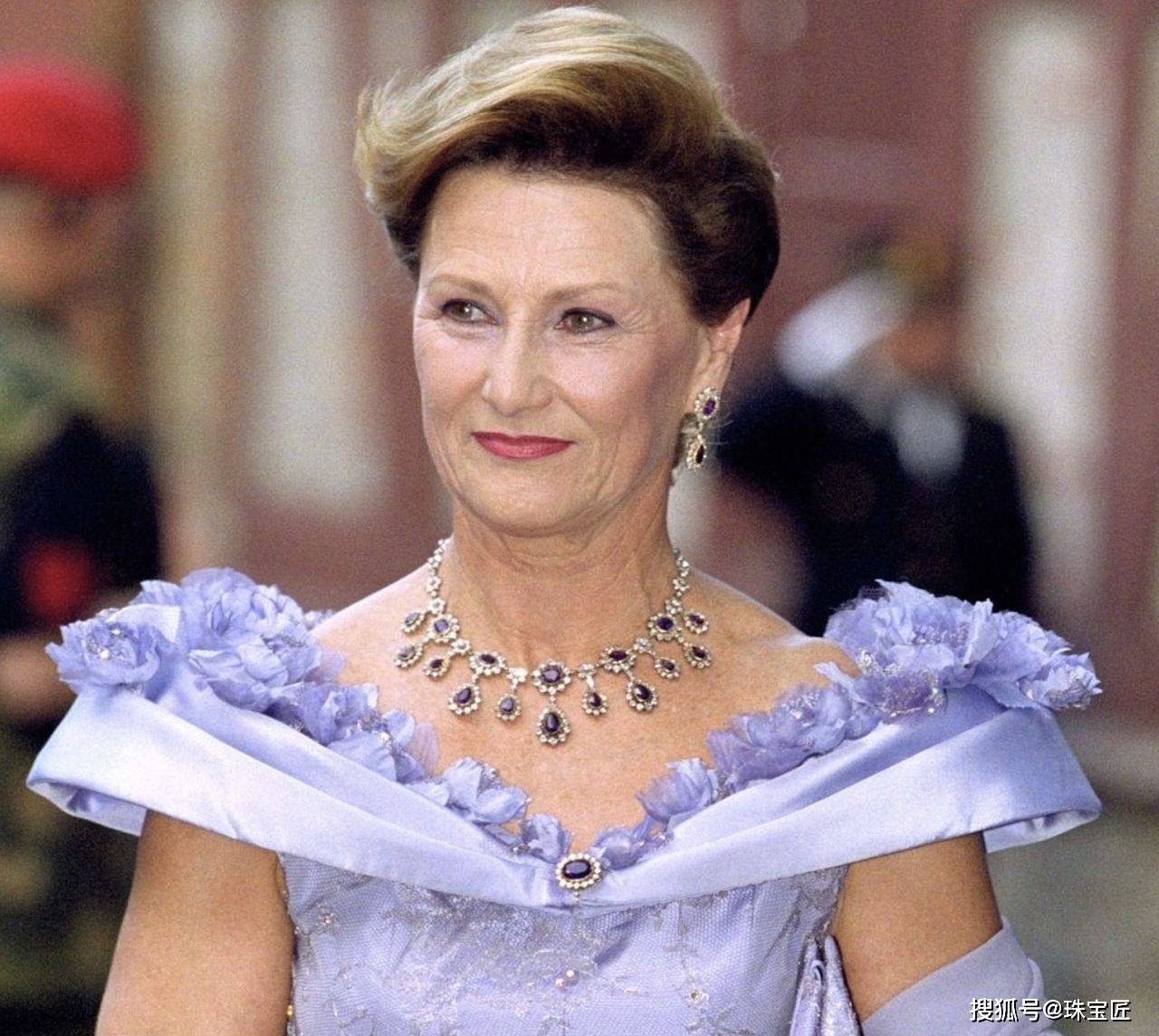 pg电子在线试玩成人礼开战斗机继承箱里装满传世冠冕！挪威00后女王储才是真·隐藏王者！(图2)