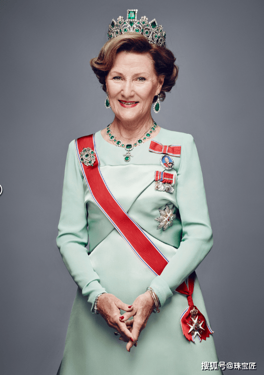 pg电子在线试玩成人礼开战斗机继承箱里装满传世冠冕！挪威00后女王储才是真·隐藏王者！(图11)