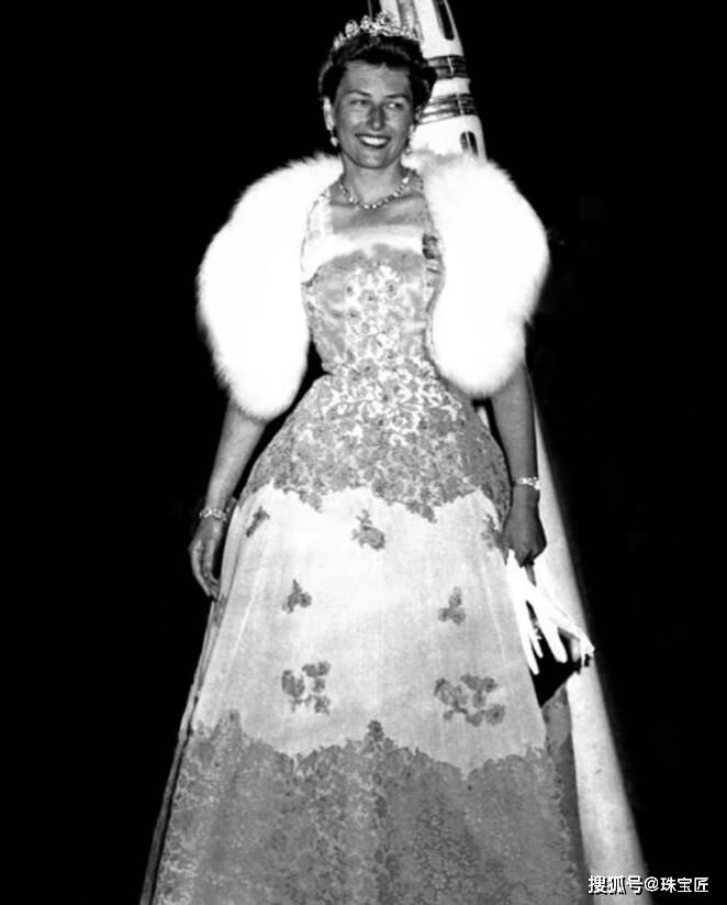 pg电子在线试玩成人礼开战斗机继承箱里装满传世冠冕！挪威00后女王储才是真·隐藏王者！(图13)