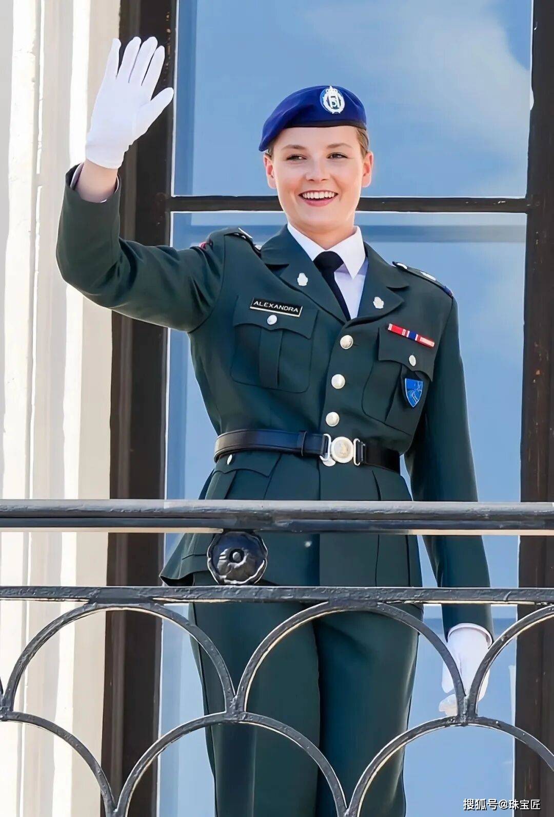 pg电子在线试玩成人礼开战斗机继承箱里装满传世冠冕！挪威00后女王储才是真·隐藏王者！(图21)