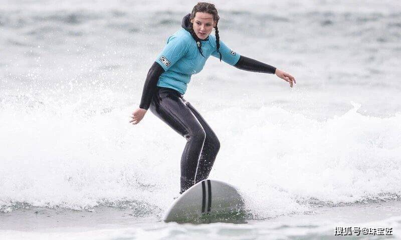 pg电子在线试玩成人礼开战斗机继承箱里装满传世冠冕！挪威00后女王储才是真·隐藏王者！(图34)