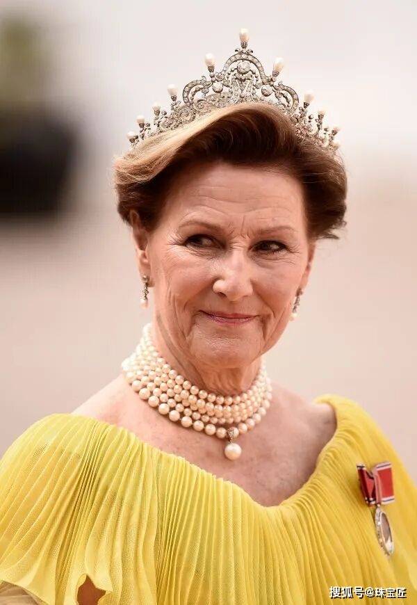 pg电子在线试玩成人礼开战斗机继承箱里装满传世冠冕！挪威00后女王储才是真·隐藏王者！(图33)