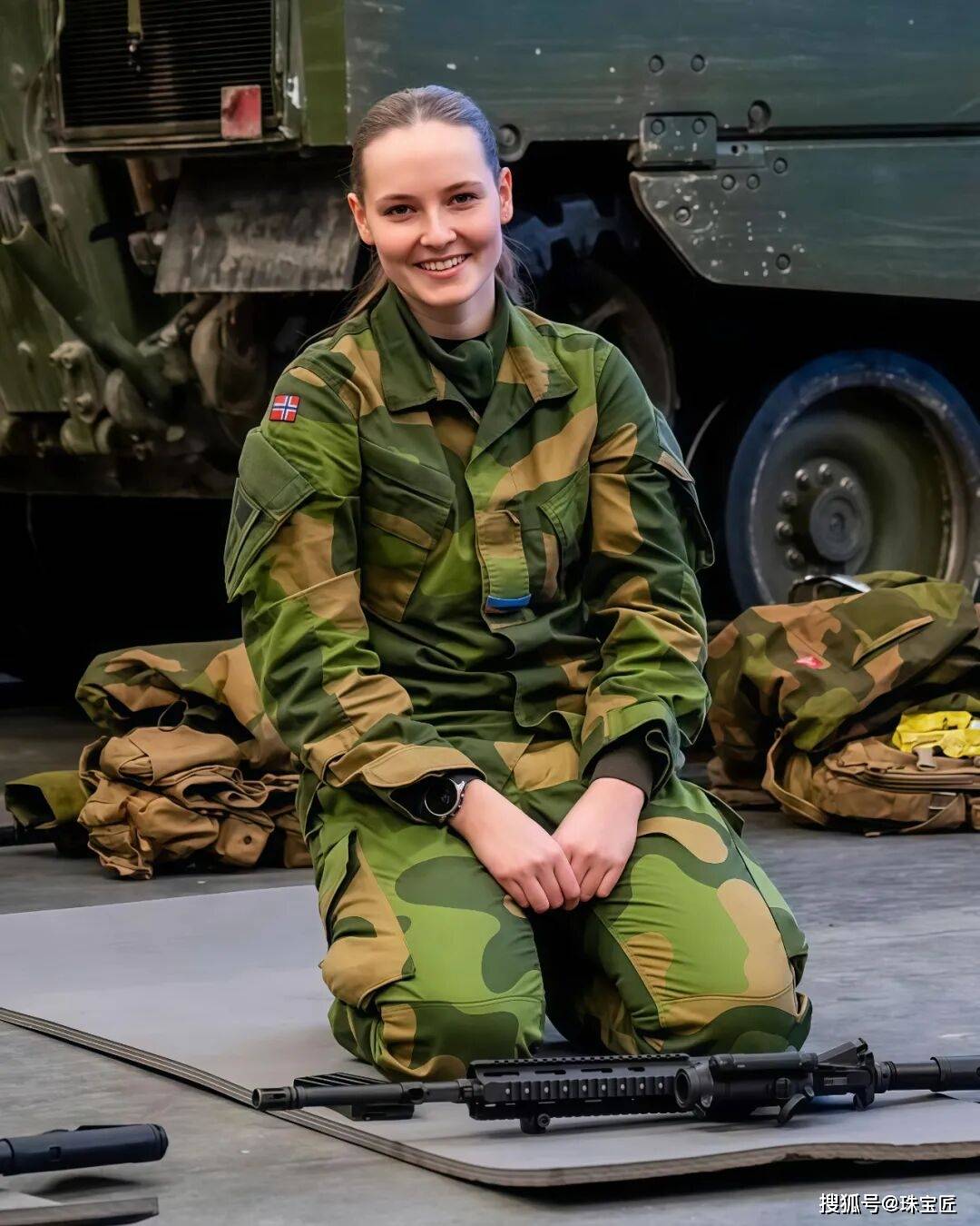 pg电子在线试玩成人礼开战斗机继承箱里装满传世冠冕！挪威00后女王储才是真·隐藏王者！(图26)