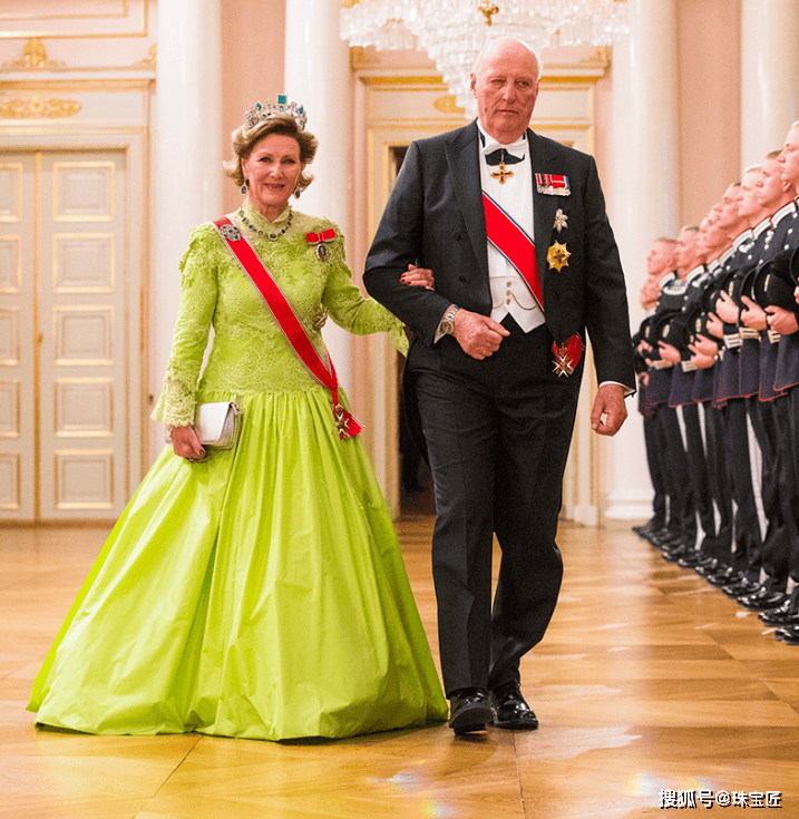 pg电子在线试玩成人礼开战斗机继承箱里装满传世冠冕！挪威00后女王储才是真·隐藏王者！(图31)