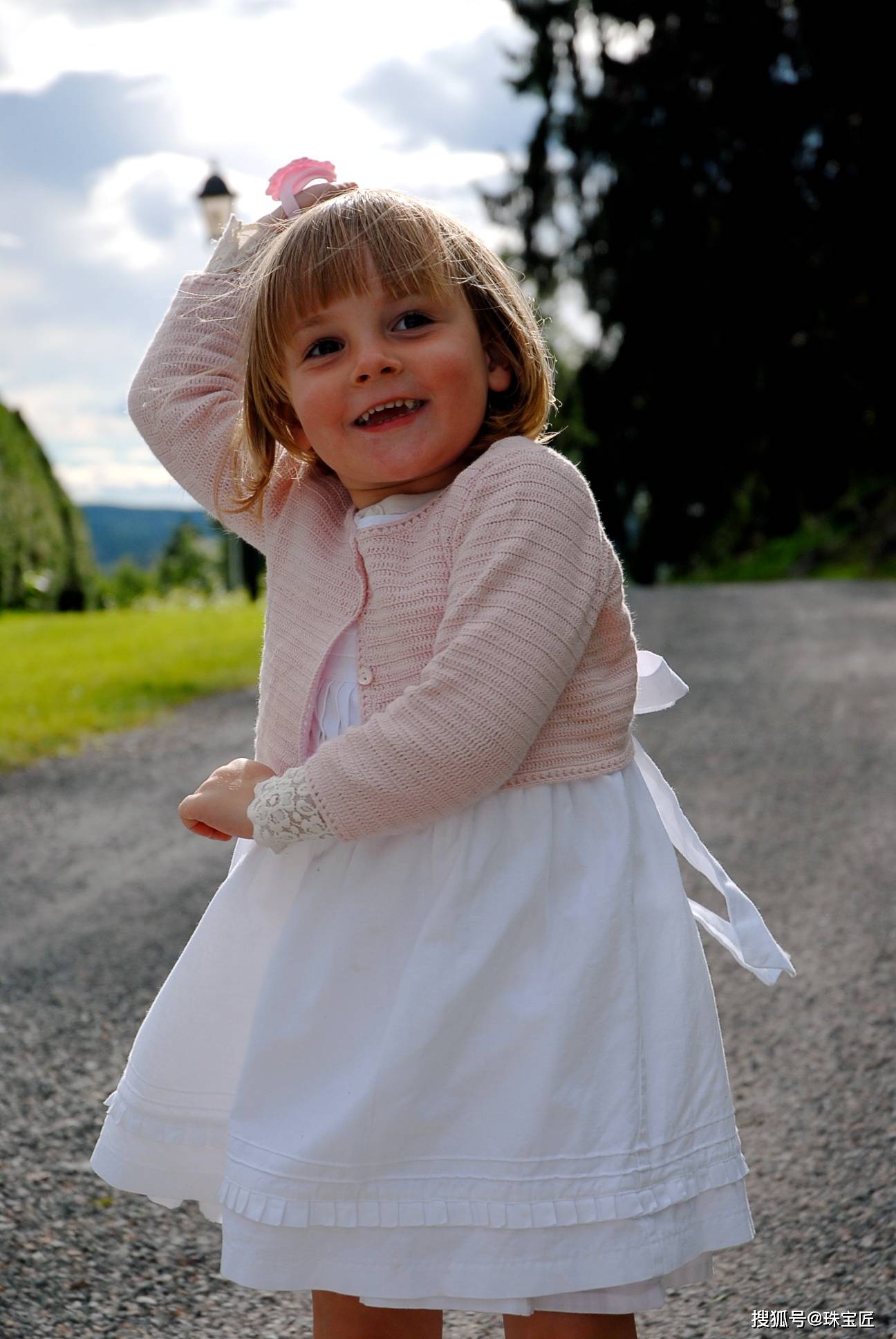 pg电子在线试玩成人礼开战斗机继承箱里装满传世冠冕!挪威00后女王储才是真·隐藏王者!(图29) pg电子在线试玩成人礼开战斗机继承箱里装满传世冠冕!挪威00后女王储才是真·隐藏王者!(图29)