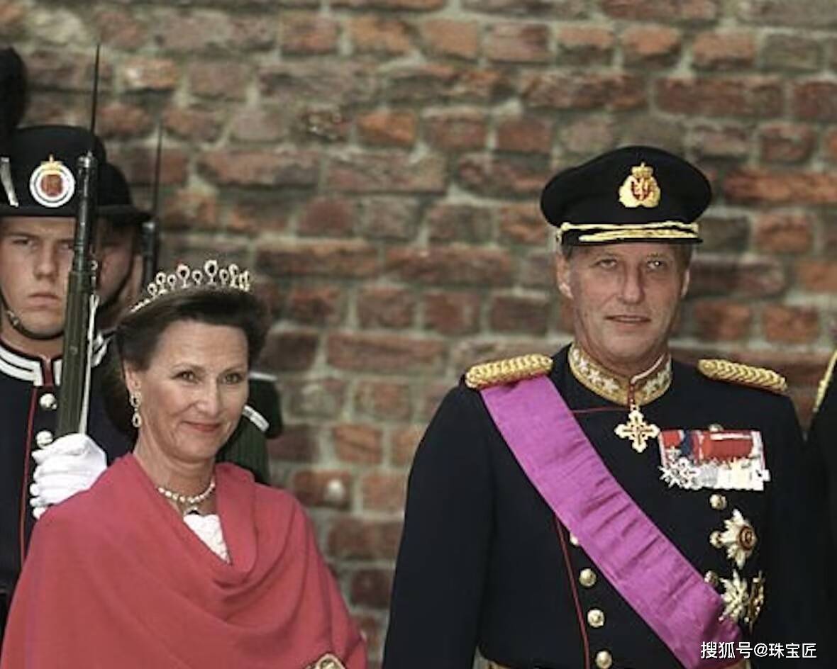 pg电子在线试玩成人礼开战斗机继承箱里装满传世冠冕！挪威00后女王储才是真·隐藏王者！(图43)