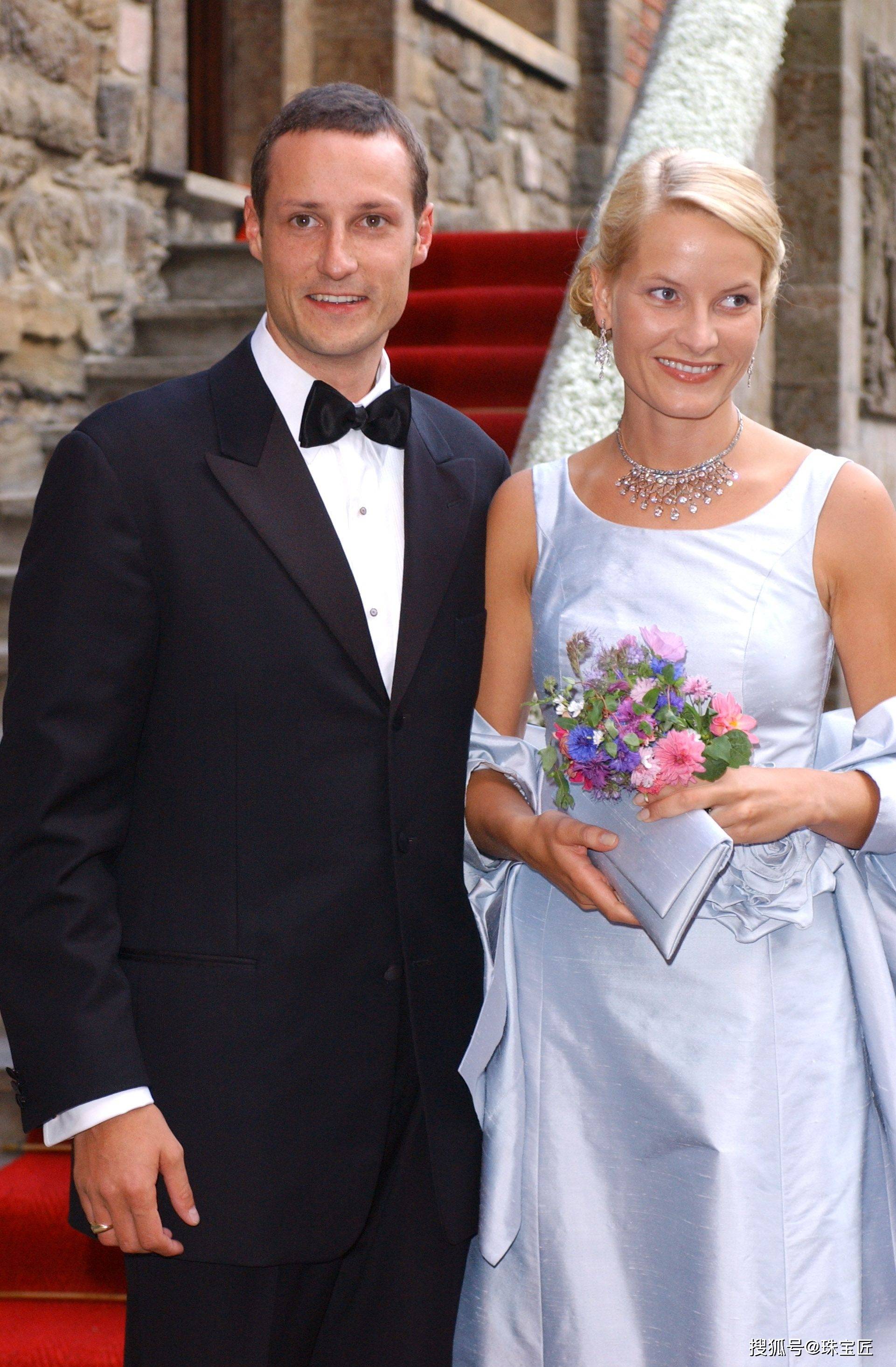 pg电子在线试玩成人礼开战斗机继承箱里装满传世冠冕!挪威00后女王储才是真·隐藏王者!(图47) pg电子在线试玩成人礼开战斗机继承箱里装满传世冠冕!挪威00后女王储才是真·隐藏王者!(图47)