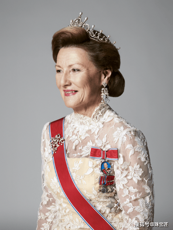 pg电子在线试玩成人礼开战斗机继承箱里装满传世冠冕！挪威00后女王储才是真·隐藏王者！(图51)