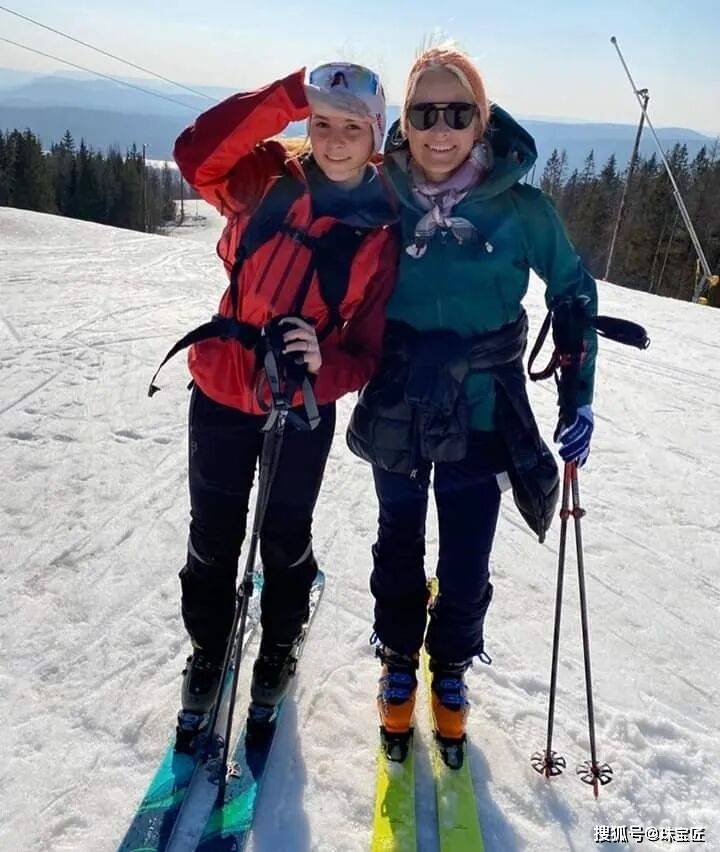 pg电子在线试玩成人礼开战斗机继承箱里装满传世冠冕！挪威00后女王储才是真·隐藏王者！(图55)