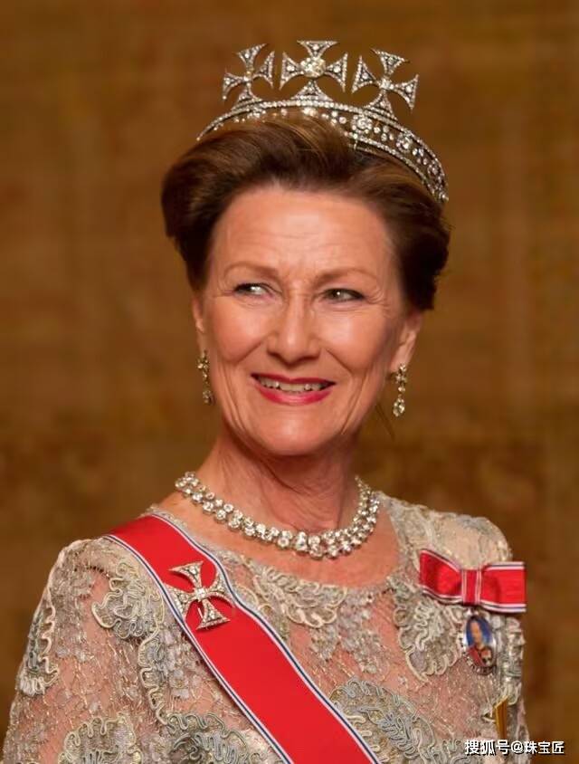 pg电子在线试玩成人礼开战斗机继承箱里装满传世冠冕！挪威00后女王储才是真·隐藏王者！(图54)